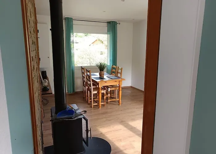 Avec Balcon Et Jardin